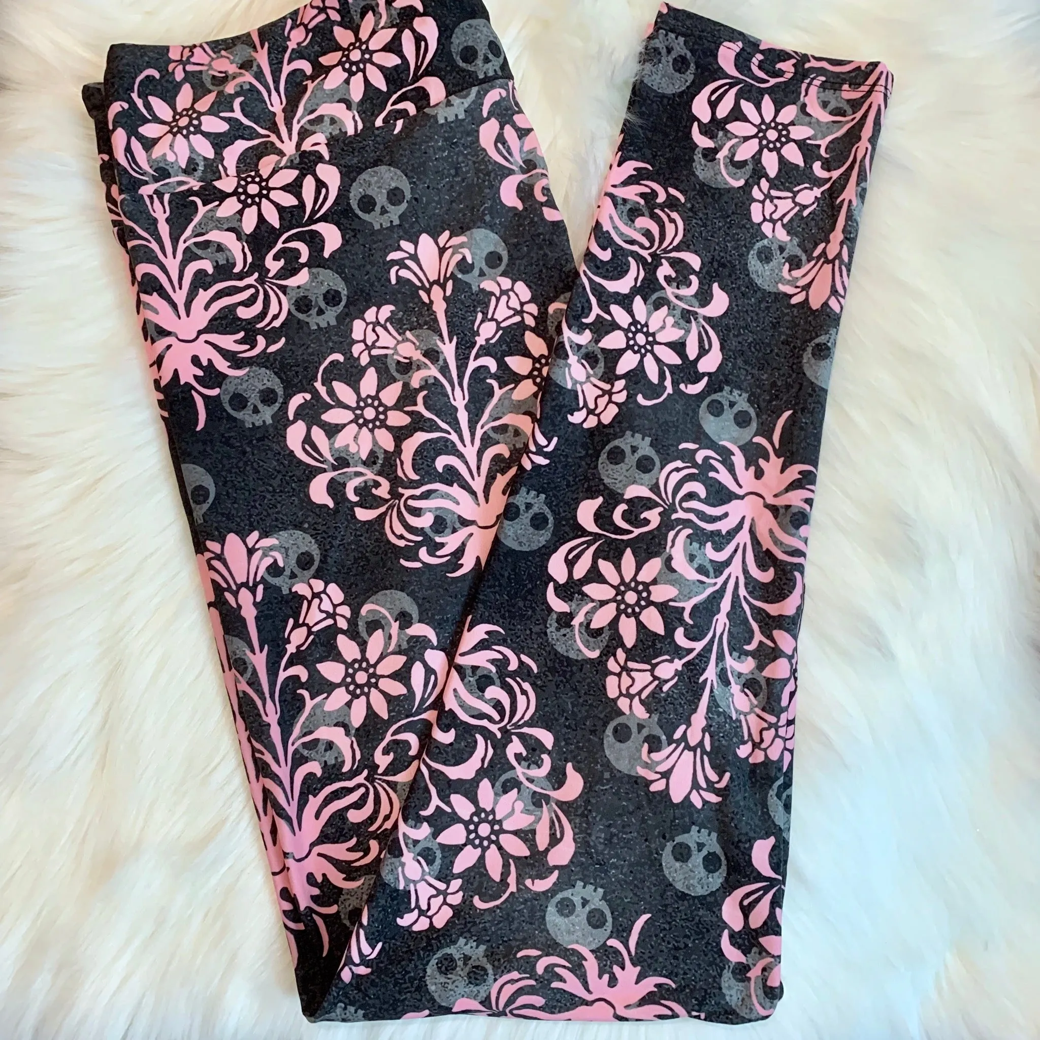 Hidden Skull Damask Grunge Soft Leggings